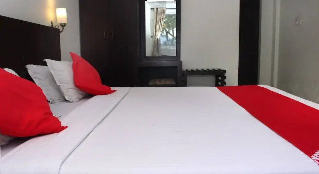 Kallarackal Residency by OYO Rooms