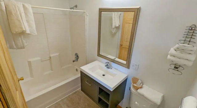 Четырёхместный номер Superior Teton Court Motel