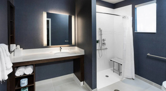 Двухместный люкс c 1 комнатой с видом на поле для гольфа Residence Inn by Marriott Milwaukee Brookfield