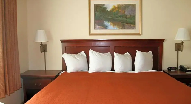 Двухместный номер Standard Country Inn & Suites by Radisson, Bentonville South - Rogers, AR