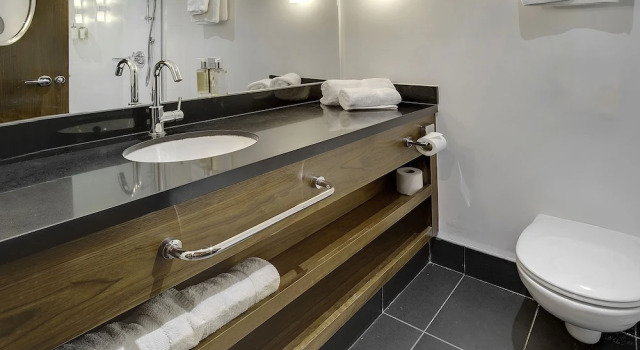 Трёхместный семейный номер Standard Sandman Signature London Gatwick Hotel