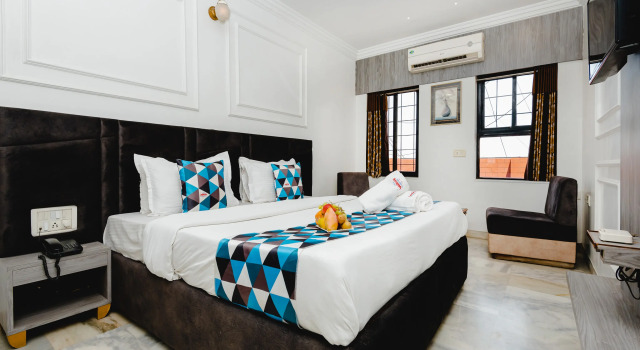 Номер Deluxe HOTEL GALAXY SURAT