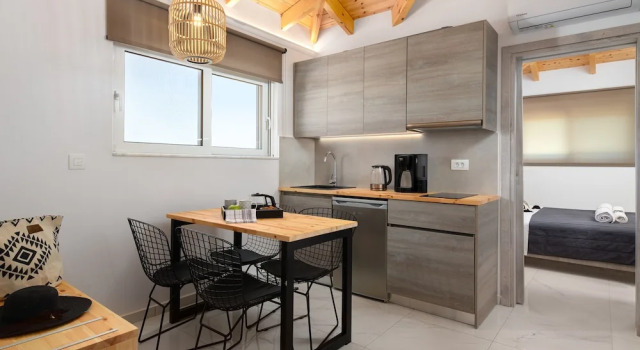 Семейный люкс с балконом L & C Boutique Apartments