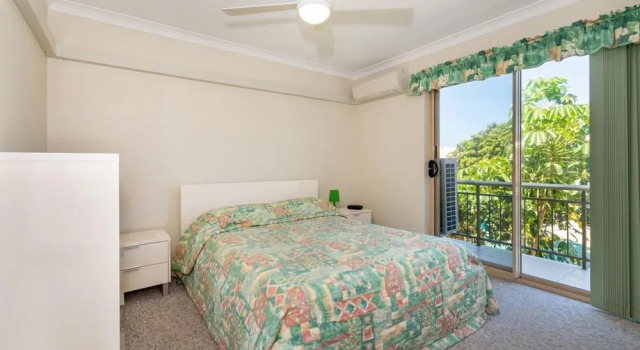Freshly revovated Dog Friendly House walking distance to Waterfront!