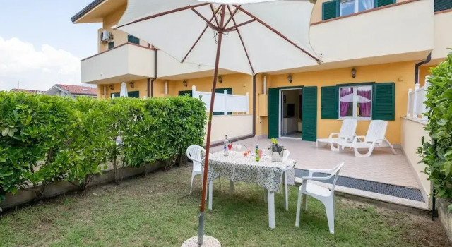 Вилла с балконом Beachside Villa in Paestum