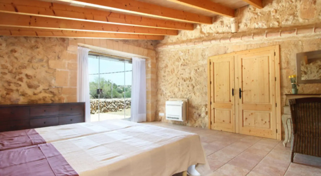 Mallorcan style house with pool and air conditioning 4 km from the sea