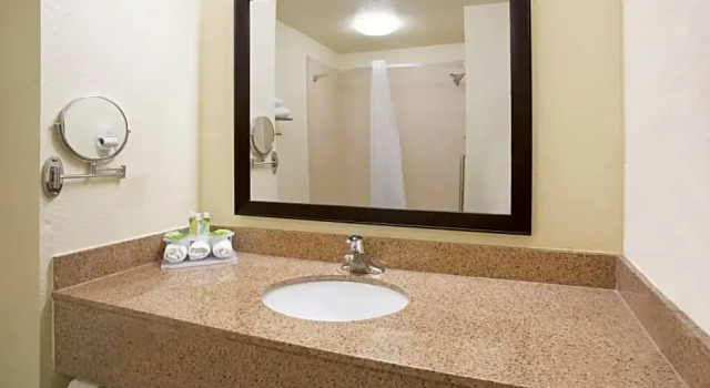Четырёхместный люкс Holiday Inn Express & Suites Truth or Consequences by IHG - Newly Renovated