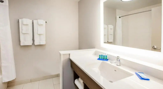 Run of House Holiday Inn Express Pittsburgh-Bridgeville by IHG