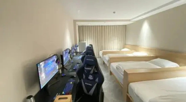Кровать в общем номере Ai Esports Pinecone Hotel