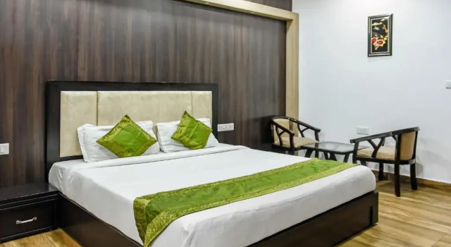 Номер Standard Treebo Red Petal Jalandhar