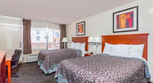 Четырёхместный номер Standard Days Inn by Wyndham Charlottesville/University Area