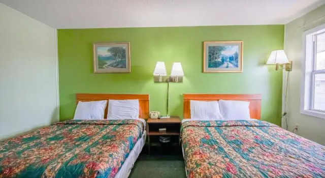 Четырёхместный номер Standard c 1 комнатой Travelier Motel