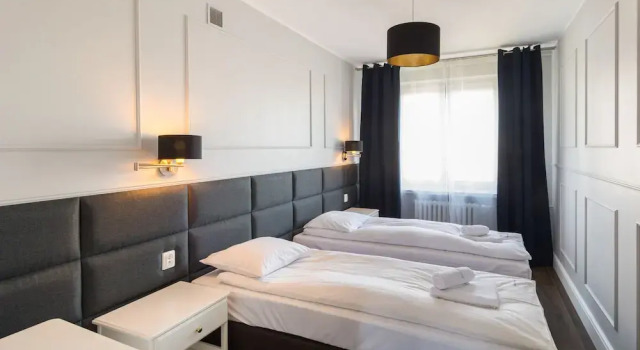 Executive 3 Bedroom Apartament by Your F, Забронировать Апартаменты/квартира Отели Варшавы с парковкой, рядом с ОРКО Тауэр, Парковка