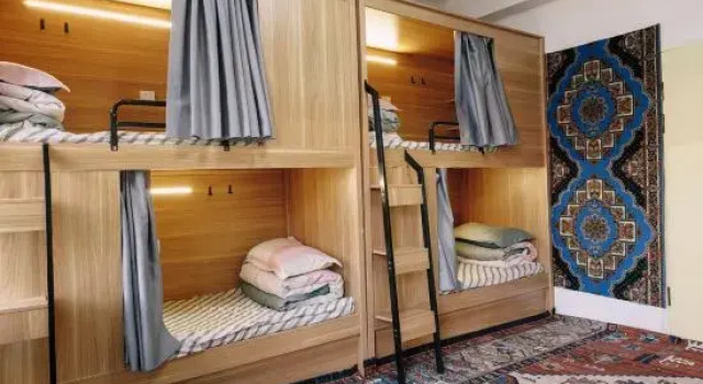 Кровать в общем номере (мужской номер) Good Morning&Gumaoning International Chain Hostel Of Yining City-古猫宁国际青年旅舍