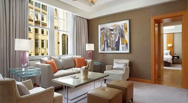 Двухместный Suite с доступом в лаунж зону c 1 спальней Conrad London St James