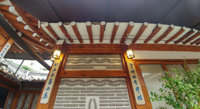 So Hyeon Dang Hanok Guesthouse, Забронировать Гостевой дом Отели Сеула с парковкой, рядом с Католический собор Святого Михаила, Парковка