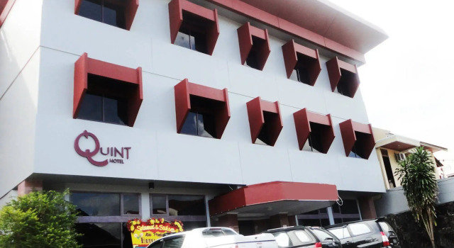 Quint Hotel, Rezervați Hotel Hoteluri în Sulawesi cu parcare, Parcare