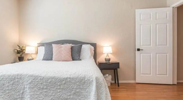 Escape to a Restored 1920s East Waco Bungalow, Boek Hotel Hotels in Waco met parkeren, Parkeren