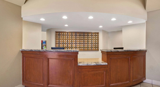 La Quinta by Wyndham New Haven, Buchen Sie Hotel New Haven Connecticut