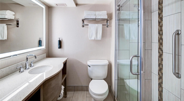 Standard Vierer Zimmer DoubleTree by Hilton Madison Downtown