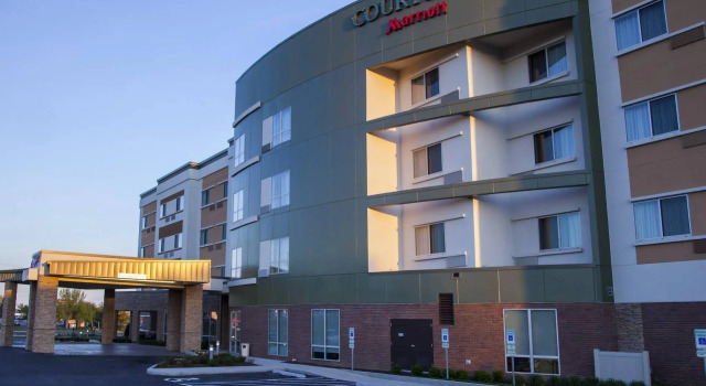 Courtyard by Marriott St. Louis St. Peters, Boek Hotel Hotels in Missouri met zwembad, Zwembad