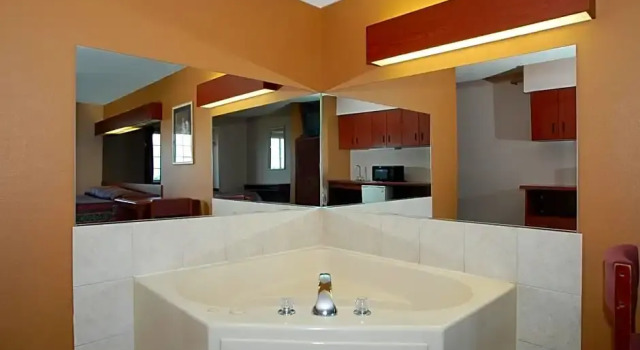 Люкс St Clair Inn and Suites