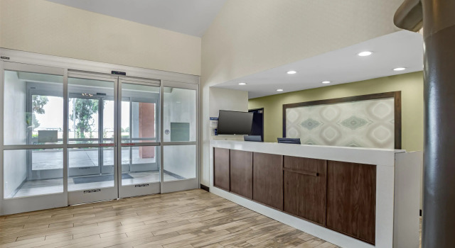 Best Western Plus Porterville Inn, Varaa Hotelli Porterville Kalifornia