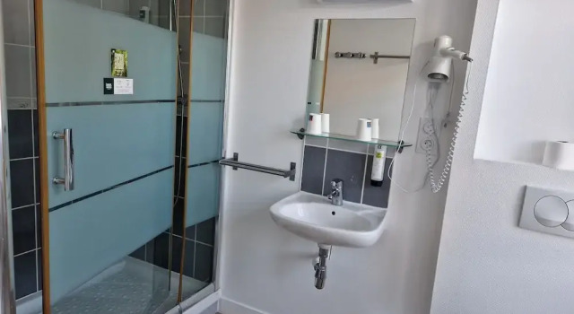Двухместный номер Comfort c 1 комнатой Logis Hôtel Au Moyne de Saire