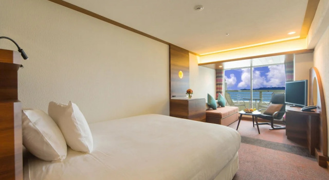 Двухместный номер Guest Main Tower с балконом и с видом на океан Sheraton Okinawa Sunmarina Resort