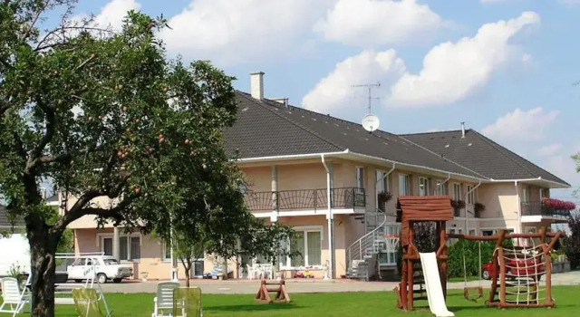 Kincsem Wellness Hotel, Rezervovat Hotel  