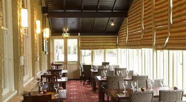 Premier Inn Glasgow East Kilbride Central, Забронировать Отель Ист-Килбрайд Ланаркшир, рядом с Торговый центрEast Kilbride