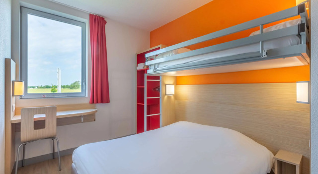 Трёхместный номер Standard Hôtel Première Classe Chartres Barjouville
