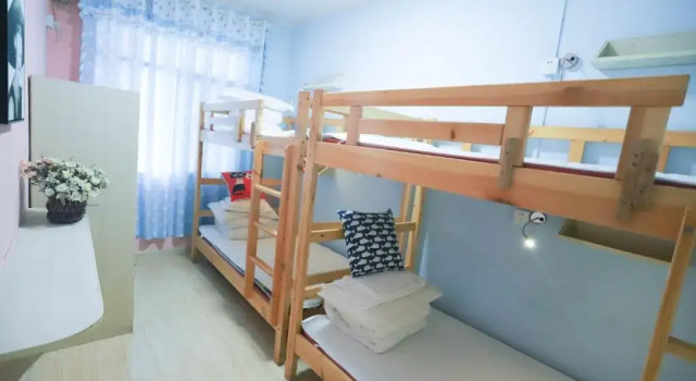 Кровать в общем номере (мужской номер) Changsha Zhongtian Hibiscus Land International Hostel