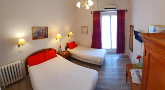 Трёхместный номер Standard Hotel Louvia