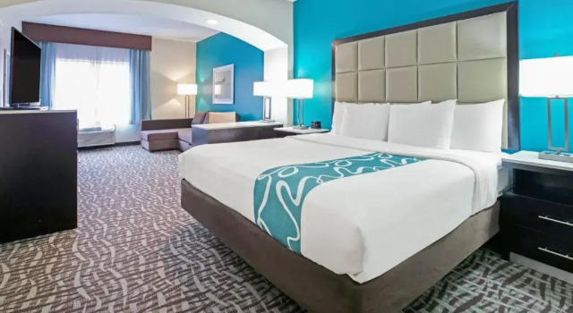 Люкс La Quinta Inn and Suites by Wyndham Paris