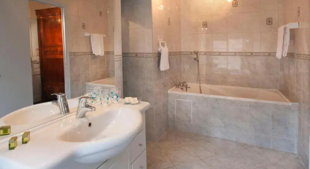 Двухместный номер Comfort Hôtel Le Clos des Arts