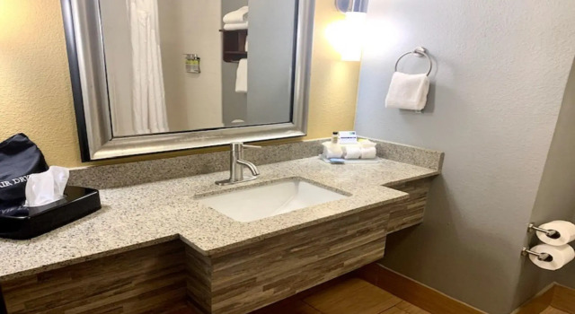 Номер Standard Holiday Inn Express & Suites Perry-National Fairground Area by IHG