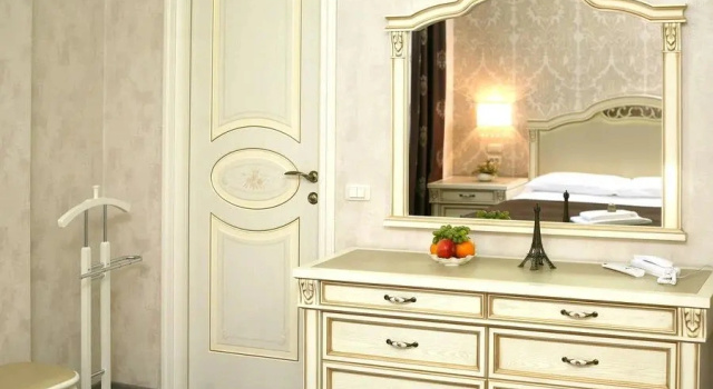 Люкс с балконом Mon Paris Меблированные комнаты