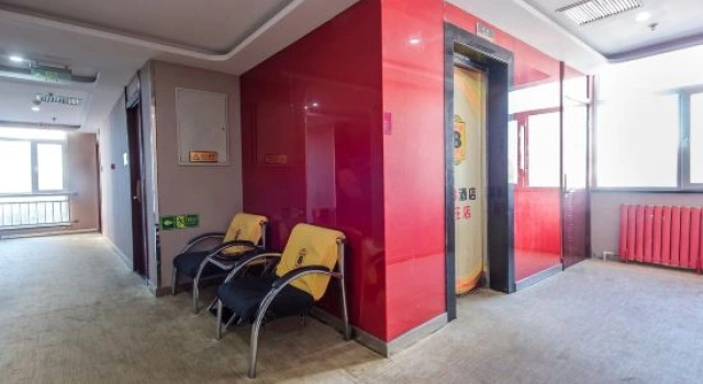 Super 8 Hotel (Beijing Chaoyang Hospital Guanzhuang Subway Station)