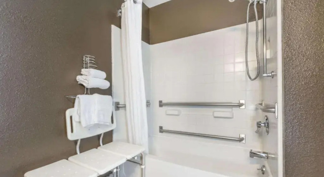 Номер Standard Super 8 by Wyndham Georgetown