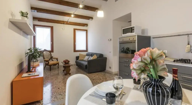 Ca' Della Frutta Venetian Apartment, Забронировать Апартаменты/квартира Дорсодуро Венеция, рядом с Accademia Bridge