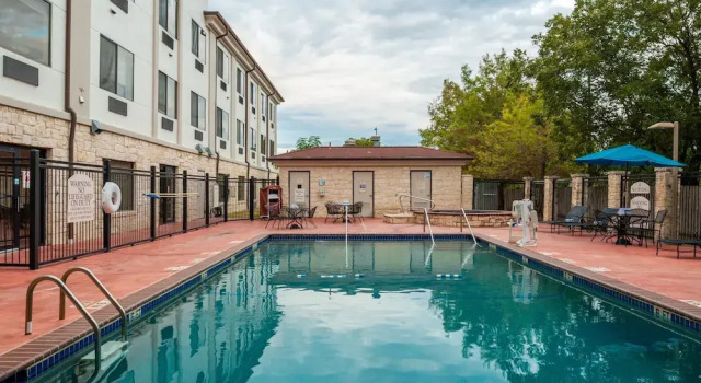 Четырёхместный люкс Holiday Inn Express & Suites Austin NW - Lakeline by IHG