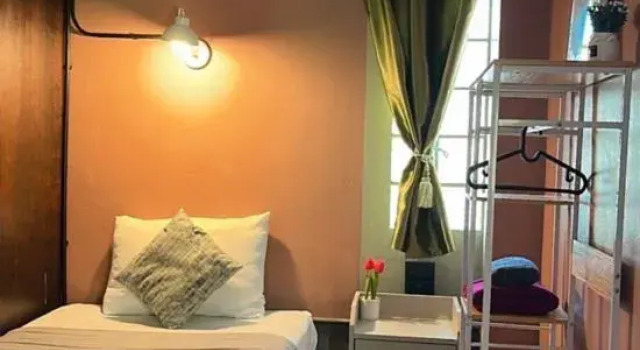 Кровать в общем номере Nora Bukit Hotel