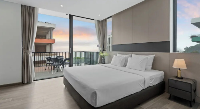 Двухместный номер Deluxe с балконом и с видом на море Flamingo Hải tiến Bảo Khang- Ibiza Hotel