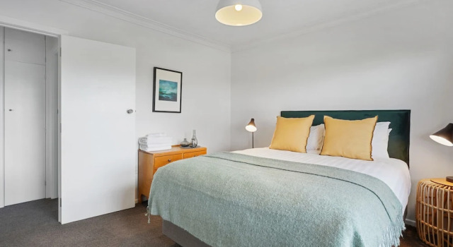 Renovated Takapuna 2BR Apt - Parking, Забронировать Дом для отпуска Виллы Норт-Окленда, Вилла