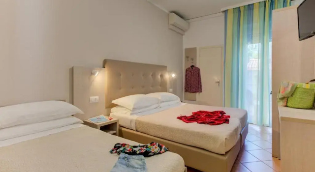 Трёхместный номер Standard с балконом Hotel Cimarosa