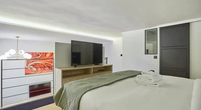 Duplex Center of Paris, Забронировать Отель Париж Иль-де-Франс, рядом с Жак Бонсержан
