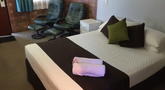 Номер Executive Miles Outback Motel