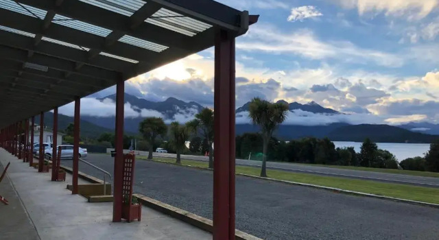 Четырёхместный номер Superior Te Anau Manapouri Lake Hotel
