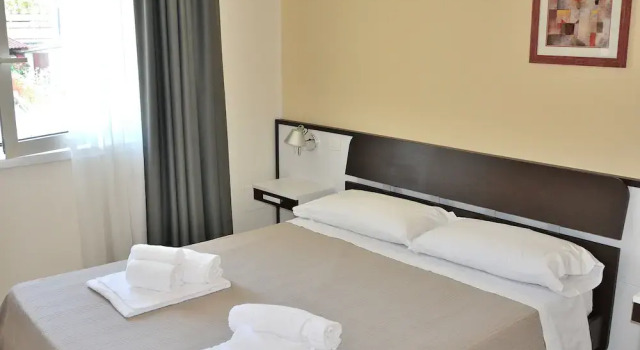 Cà Gardesana With Pool, Prenota Appartamento Hotel a Veneto con piscina, Piscina